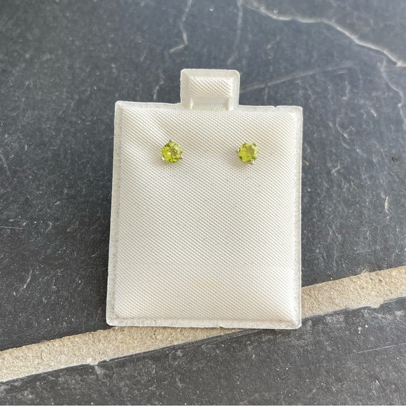 Sterling silver Peridot Earrings - Picture 3 of 9